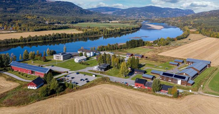 Studiested Evenstad ligger i Stor-Elvdal kommune og er det minste studiestedet til Høgskolen i Innlandet. (Foto: HINN)