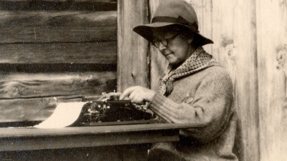 110 år etter Kristine Bonnevie ble Norges første kvinnelige professor er det fremdeles mye som gjenstår før det er kjønnslikestilling i akademia.   Foto: Ukjent fotograf/Museum for universitets- og vitenskapshistorie (MUV)