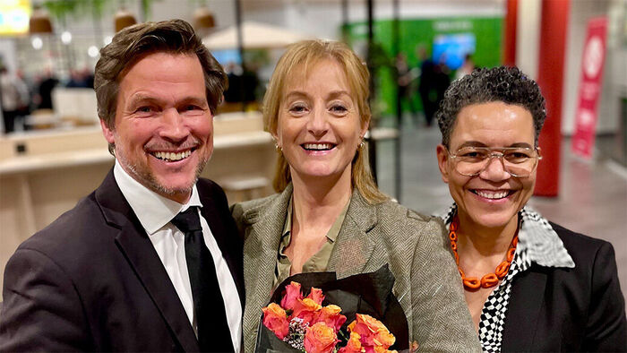 ilde av Dekan Leif Holst Jensen, prodekan Nina Grünfeld og dekan Eli Bø