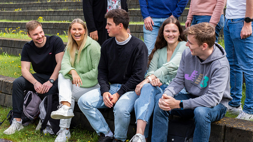 4 glade studenter