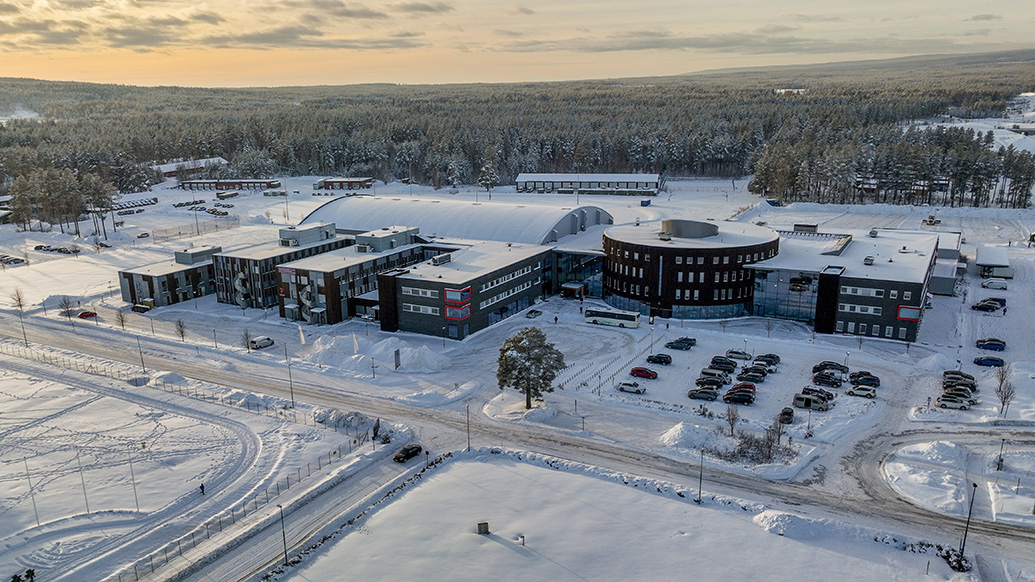 Dronefoto av Terningen Arena om vintaren