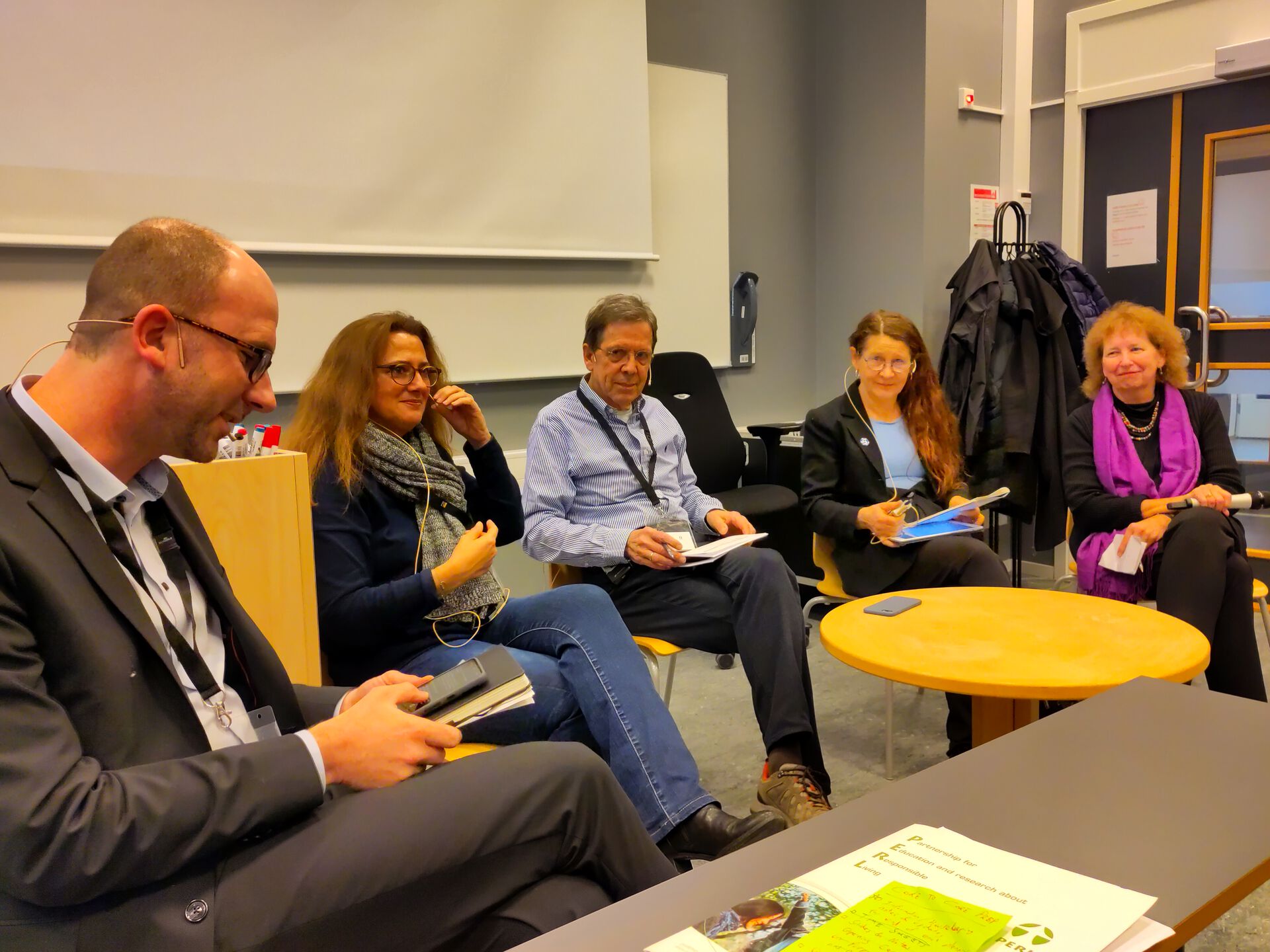 Paneldiskusjon med hovedtalere til seminaret