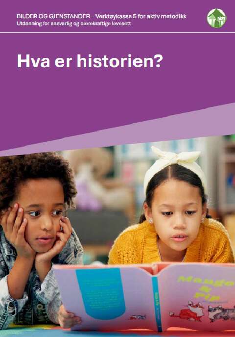 To barneskole barn leser bok sammen