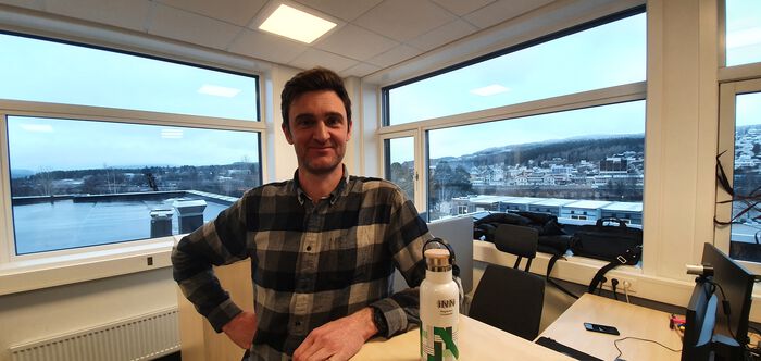 Professor Johan Kask i lokalene til CREDS på Kongsvinger 