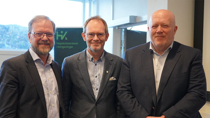 Forskningsleder i CREDS, Bård Tronvoll, Oddmund L. Hoel, Forsknings- og høyere utdanningsminister og Peer Jacob Svenkerud, rektor ved Høgskolen i Innlandet 