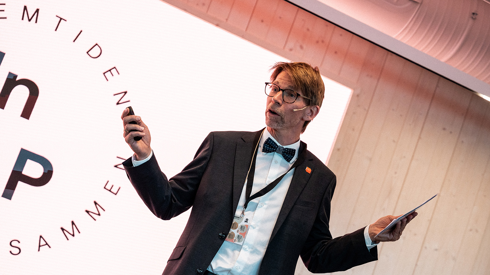 Lars Gillund med utslåtte armer