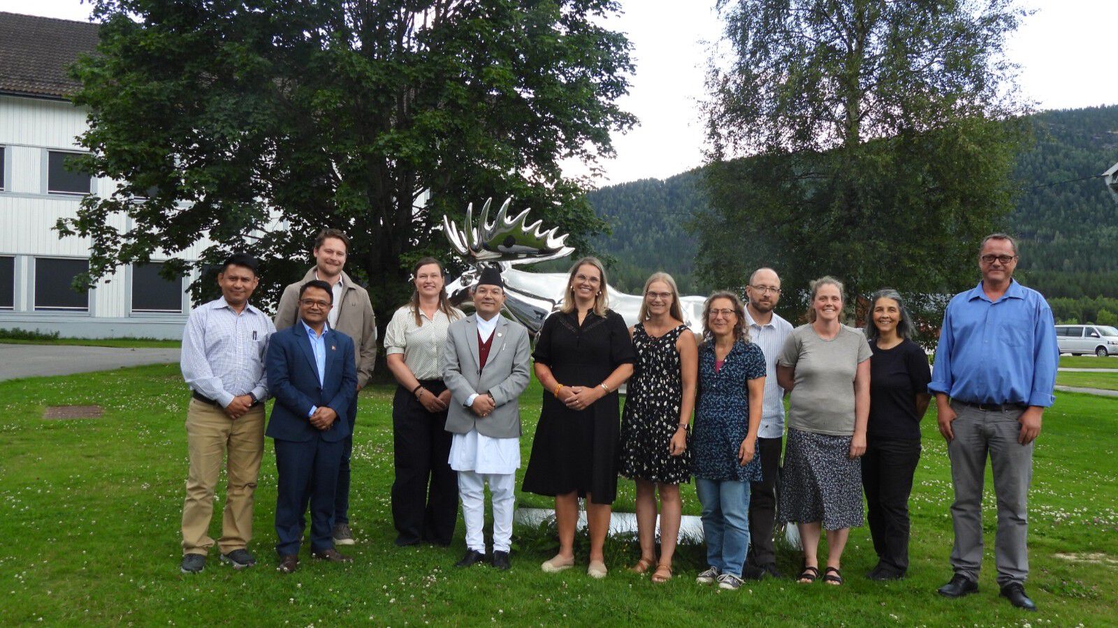 Hon. Minister with Stor-Elvdal Municipality Mayor and delegates from the University of Inland Norway at Evenstad