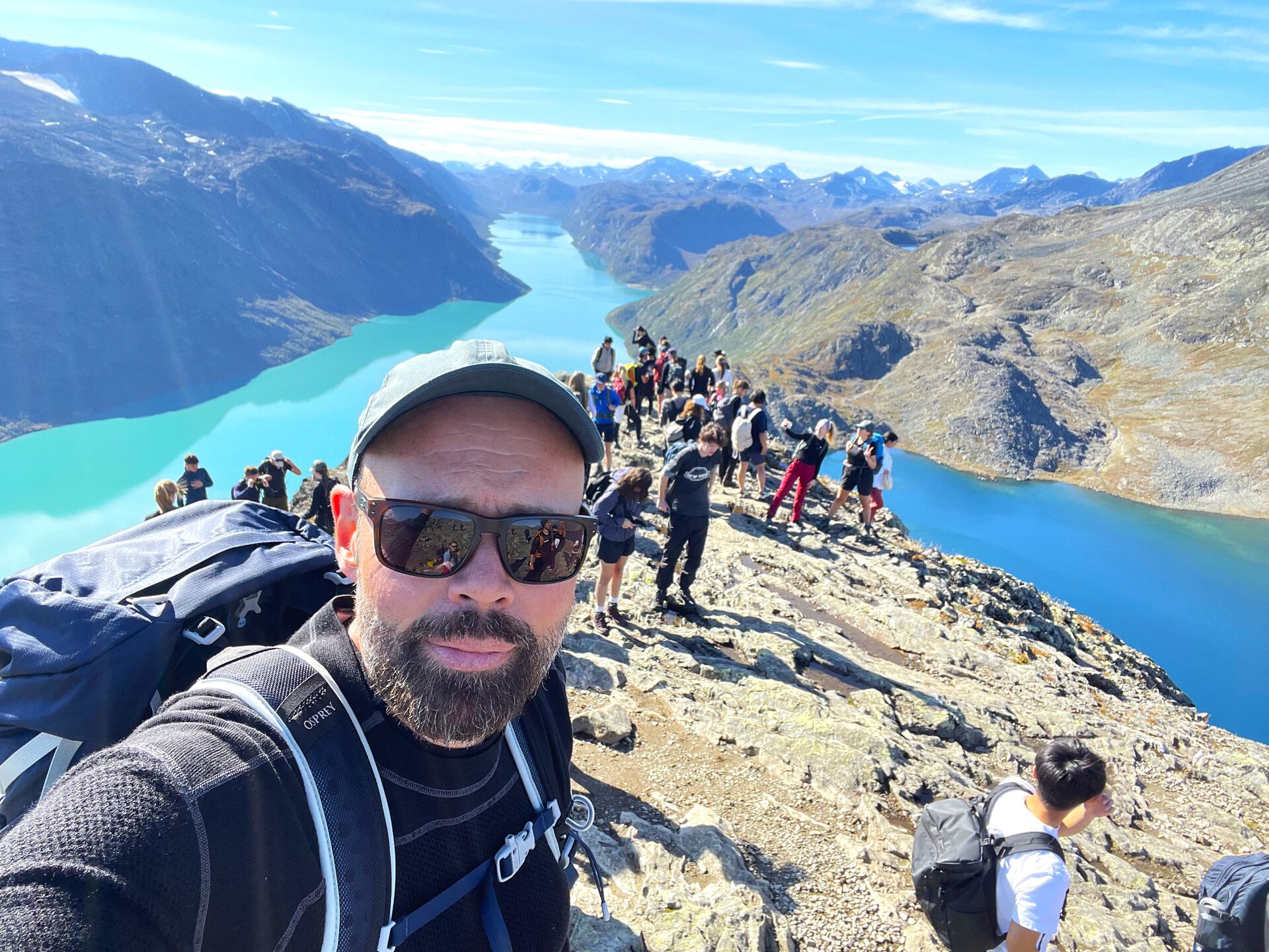Gunnar and the students on top of the mountain