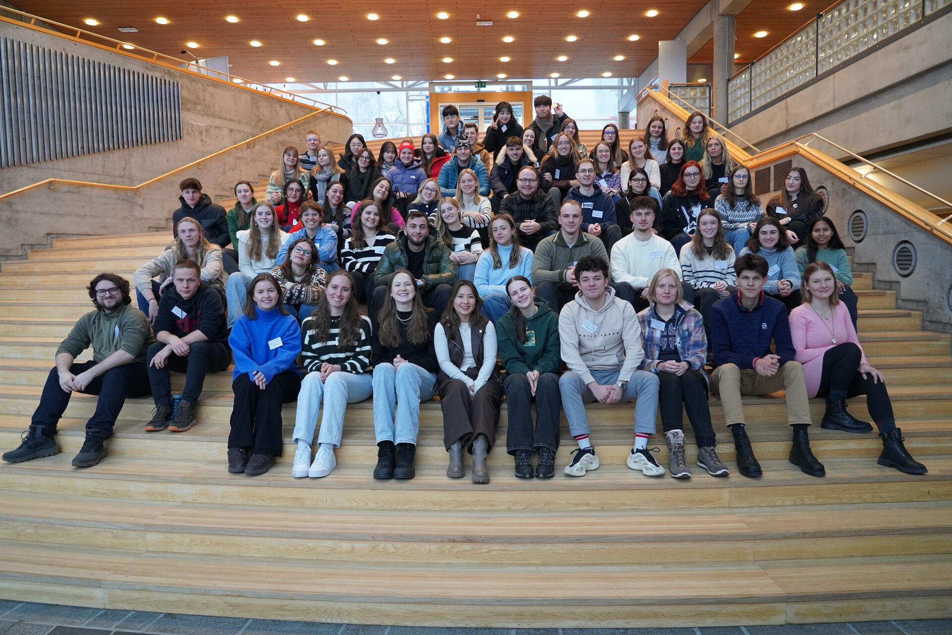 All of the new exchange students are sitting in the stairs at Lillehammer campus
