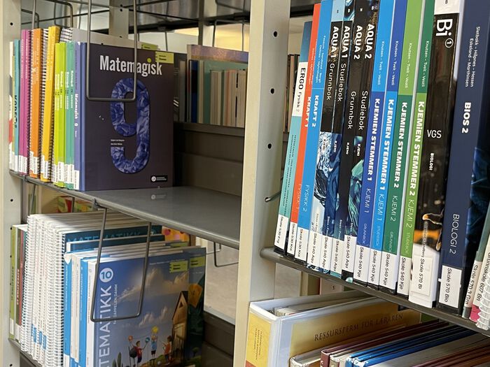 Shows a bookshelf with books