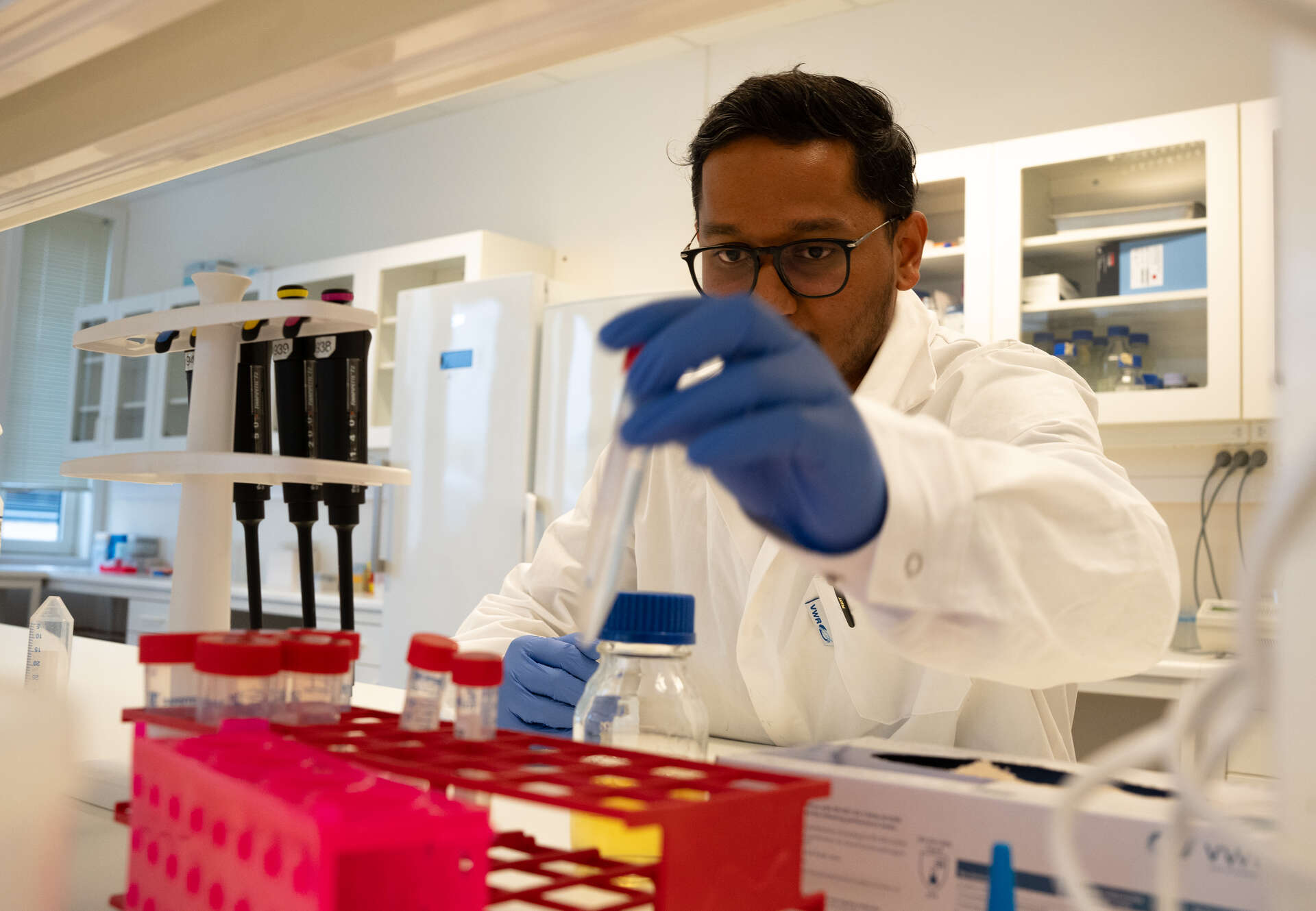 Male researcher in a laboratory