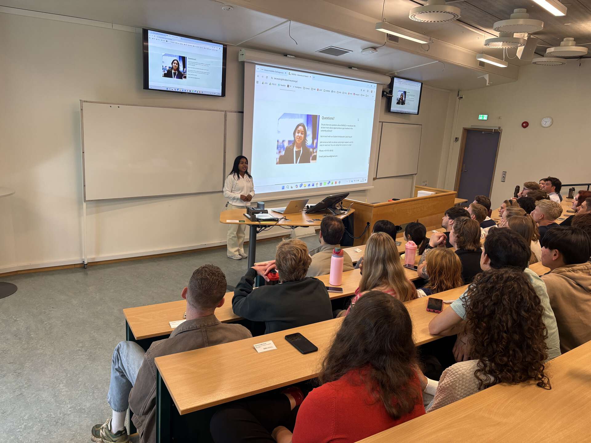 A student talking to the new internationals