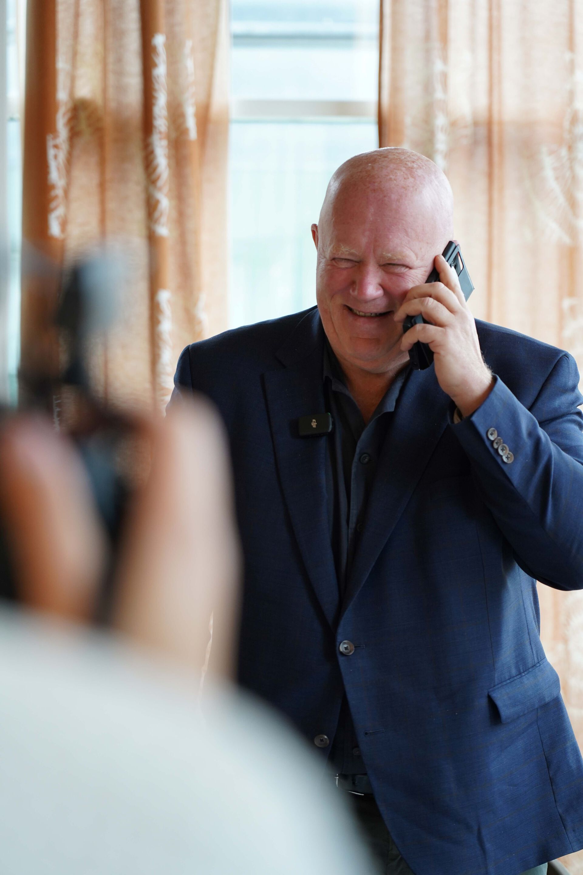 Rector Per Jacob Svenkerud receives a phone call and is smiling