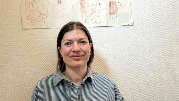 Lady in front of a white wall