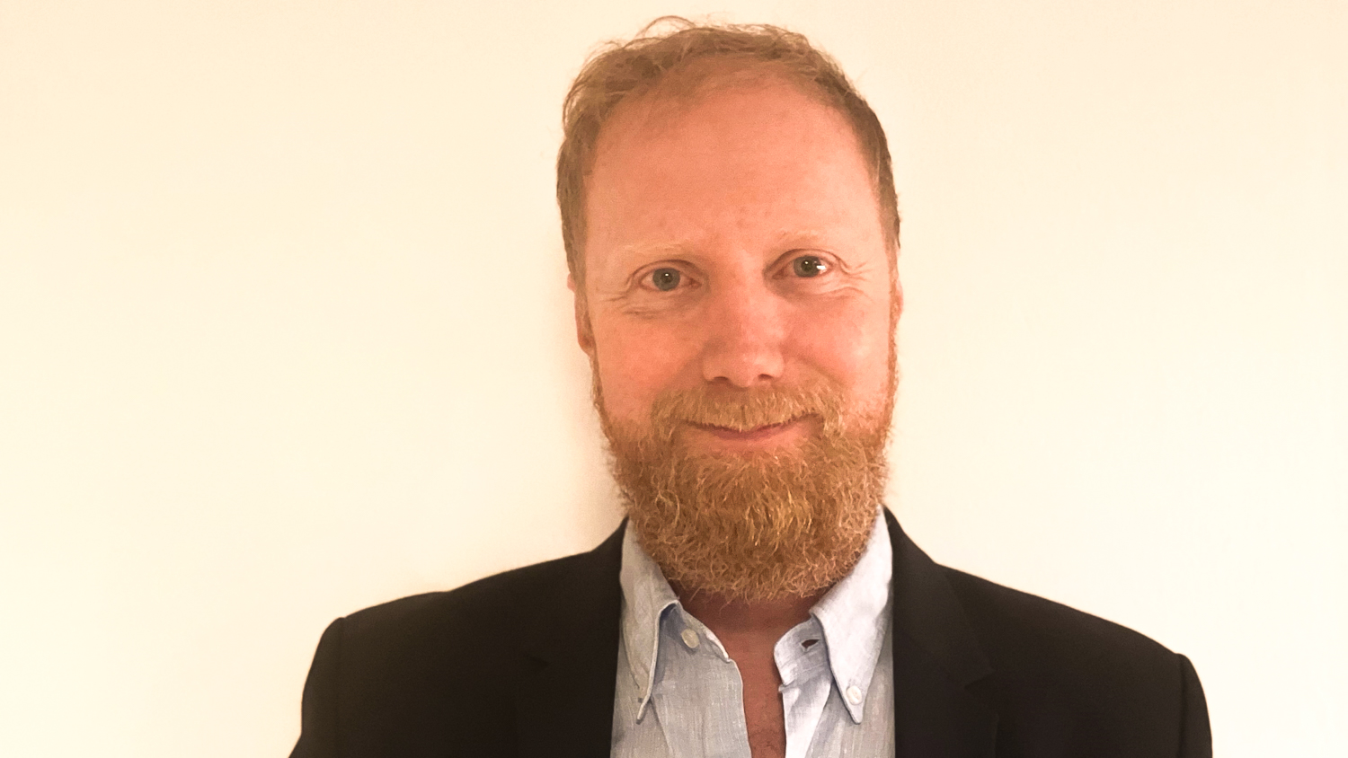 Portrait photo of Anders Rykkja with a light background.