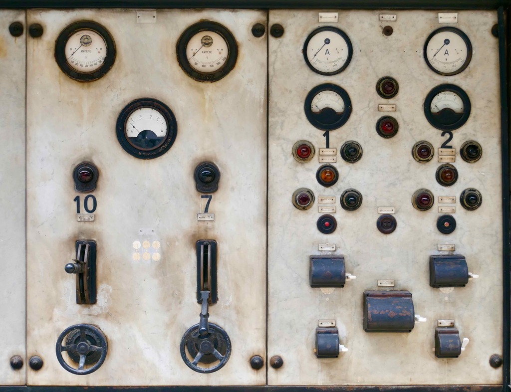  39 / 5,000 Picture of an old analog switchboard