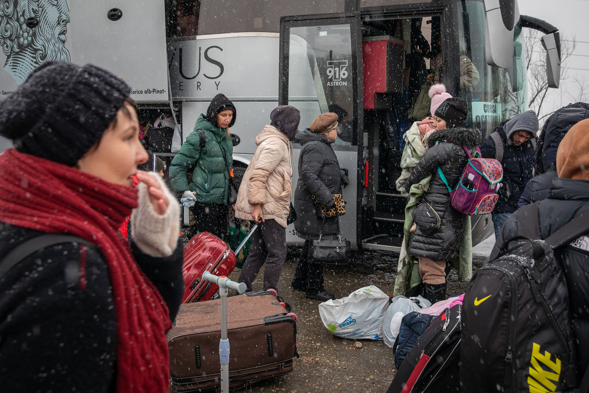 Valeria, the mother, boarding the bus