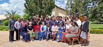 INN’s teacher trainees and placement supervisors together with the headteacher and teachers at Mumana Primary School, spring 2026. Photo: Faculty of Education, University of Inland Norway