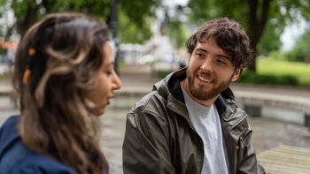 Daniela and Aedan come from Romania and Australia but are picturing a future in Norway together.
