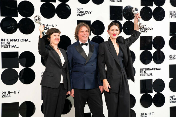 Film director lilja ingolfsdottir producer thomas robsahm and actress helga guren special jury price and best actress award loveable jubel KVIFF