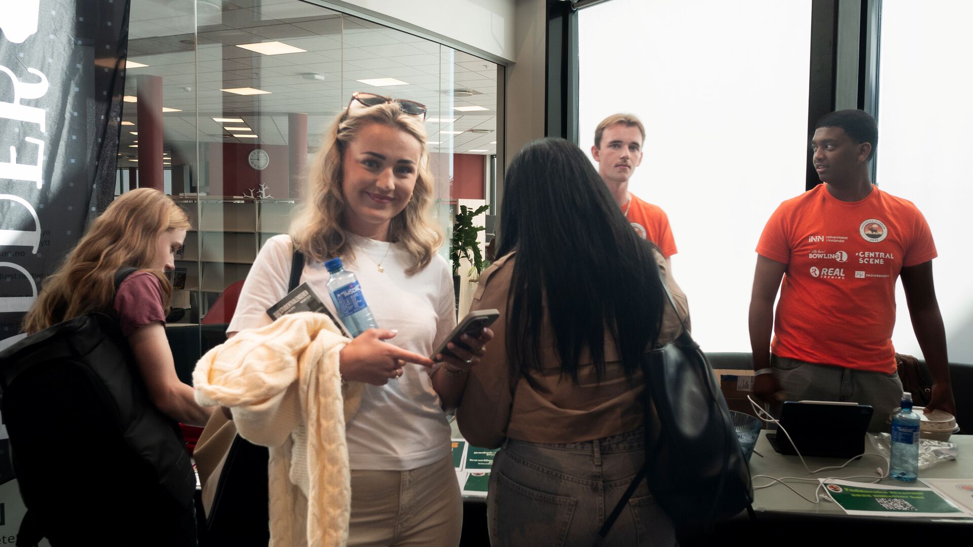 Studenter inne på terningen arena