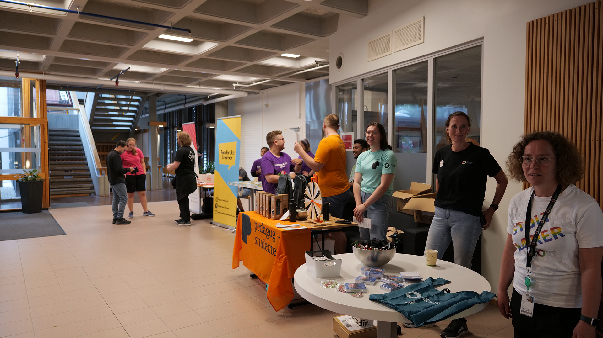 Stand med informasjon under studiestart i Hamar