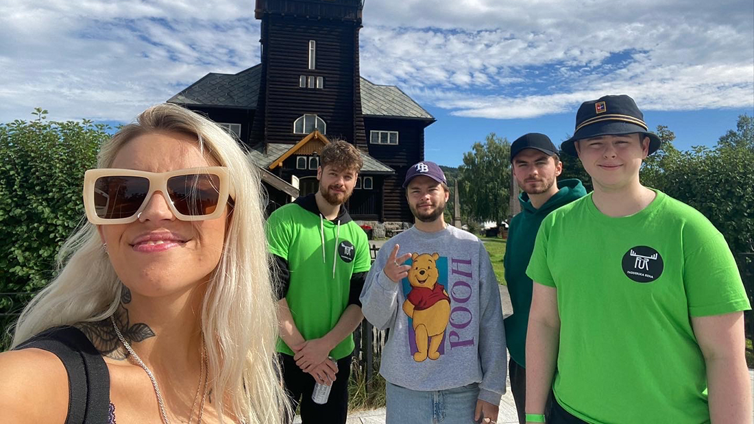 Portrettfoto av studenter i fadderstyret på Rena.
