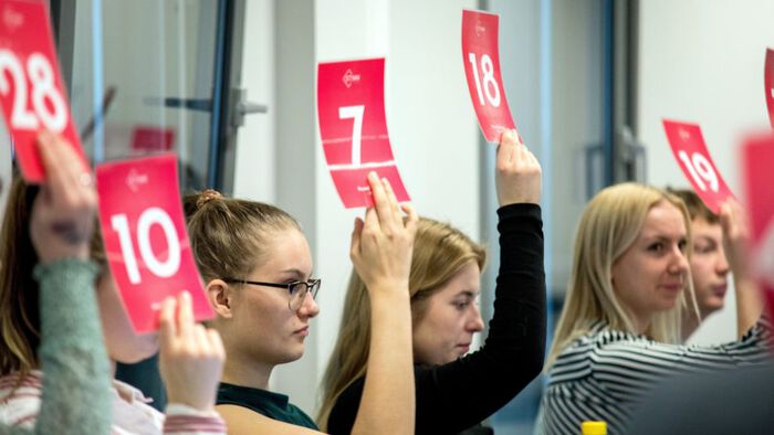 Voting. Photo: STINN