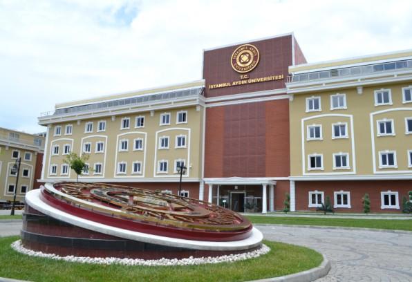 Hovedbygningen til universitetet