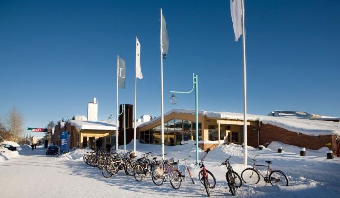 Universitetet dekket av snø