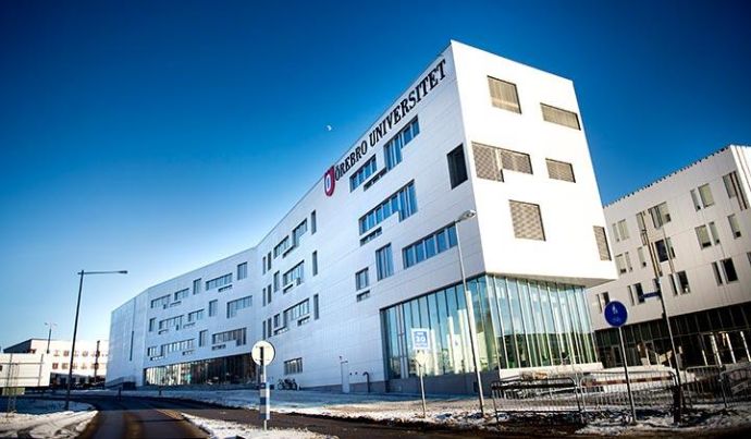 Hovedinngangen til universitetet