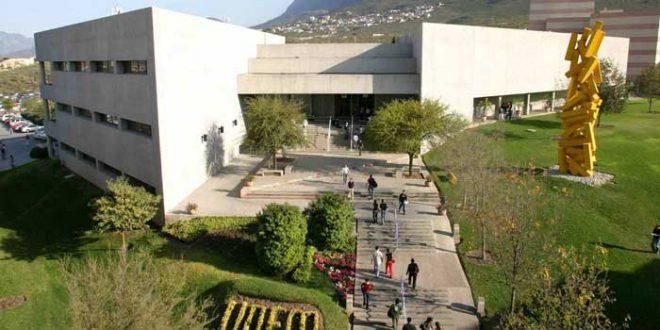 Hovedinngangen til universitetet