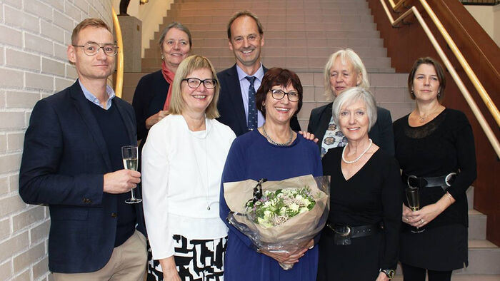 Emmerentia Kirchner (i midten med blomster) sammen med veiledere og opponenter ved fullført disputas. (Foto: HINN)