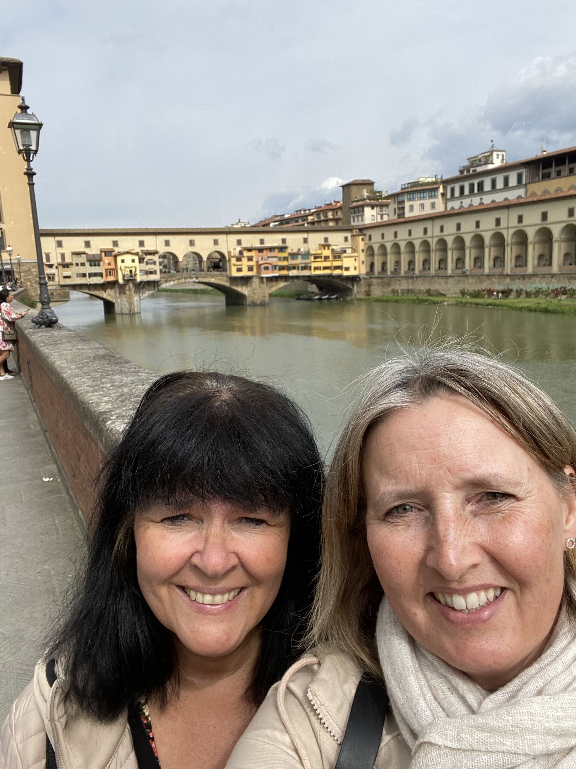 Elin Merete Løvnæseth Hauer og Kjersti Ree Skrefsrud i Firenze