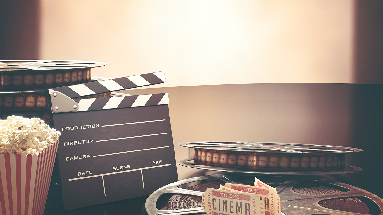 Klapper, filmruller, kinobilletter og popcorn