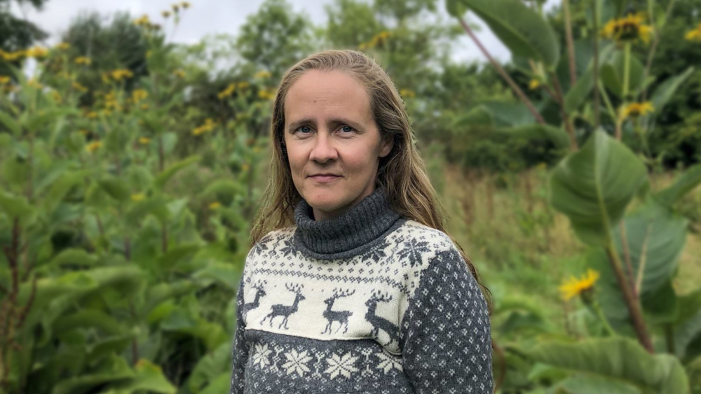 Portrettbilde av Christina i en skog