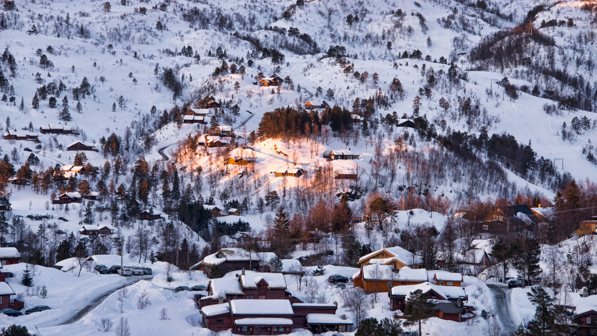 Hytter i et vinterlandskap i fjellet