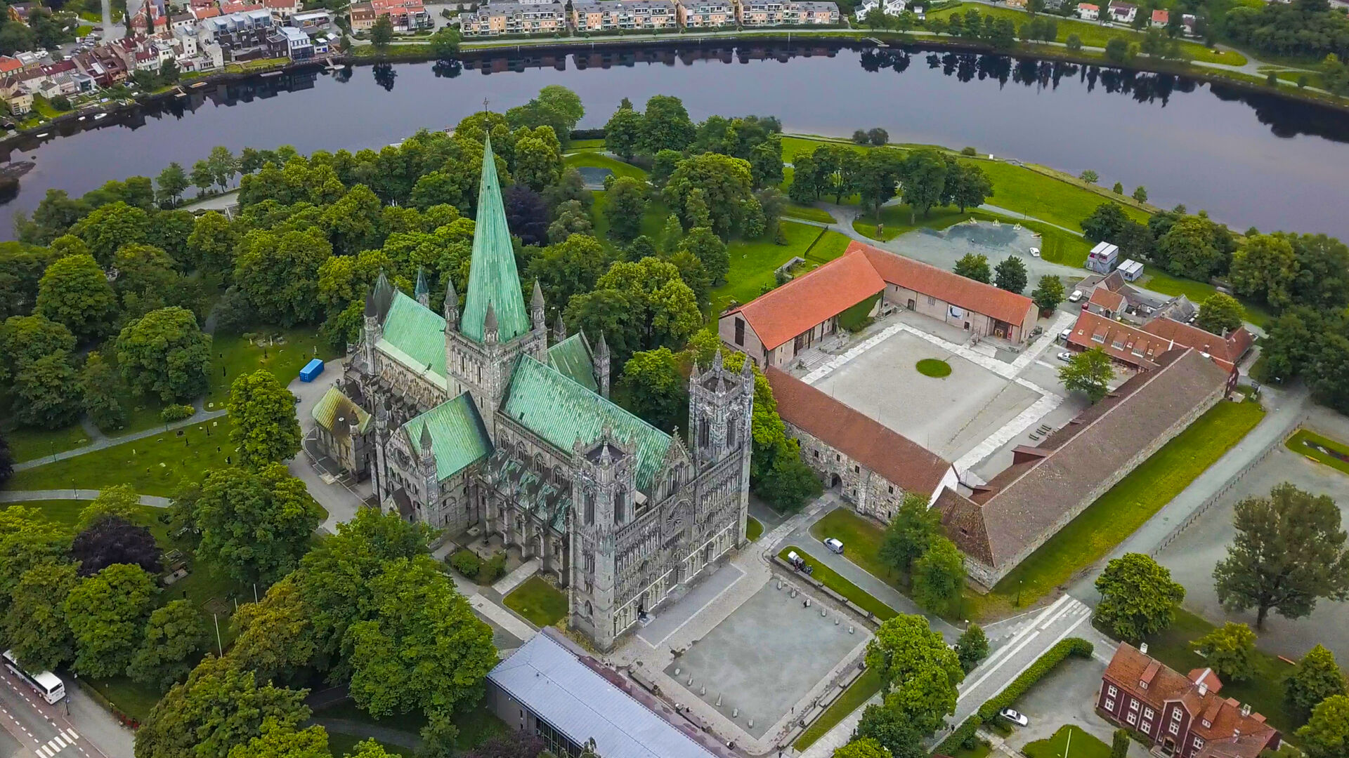 Flybilde av Nidarosdomen