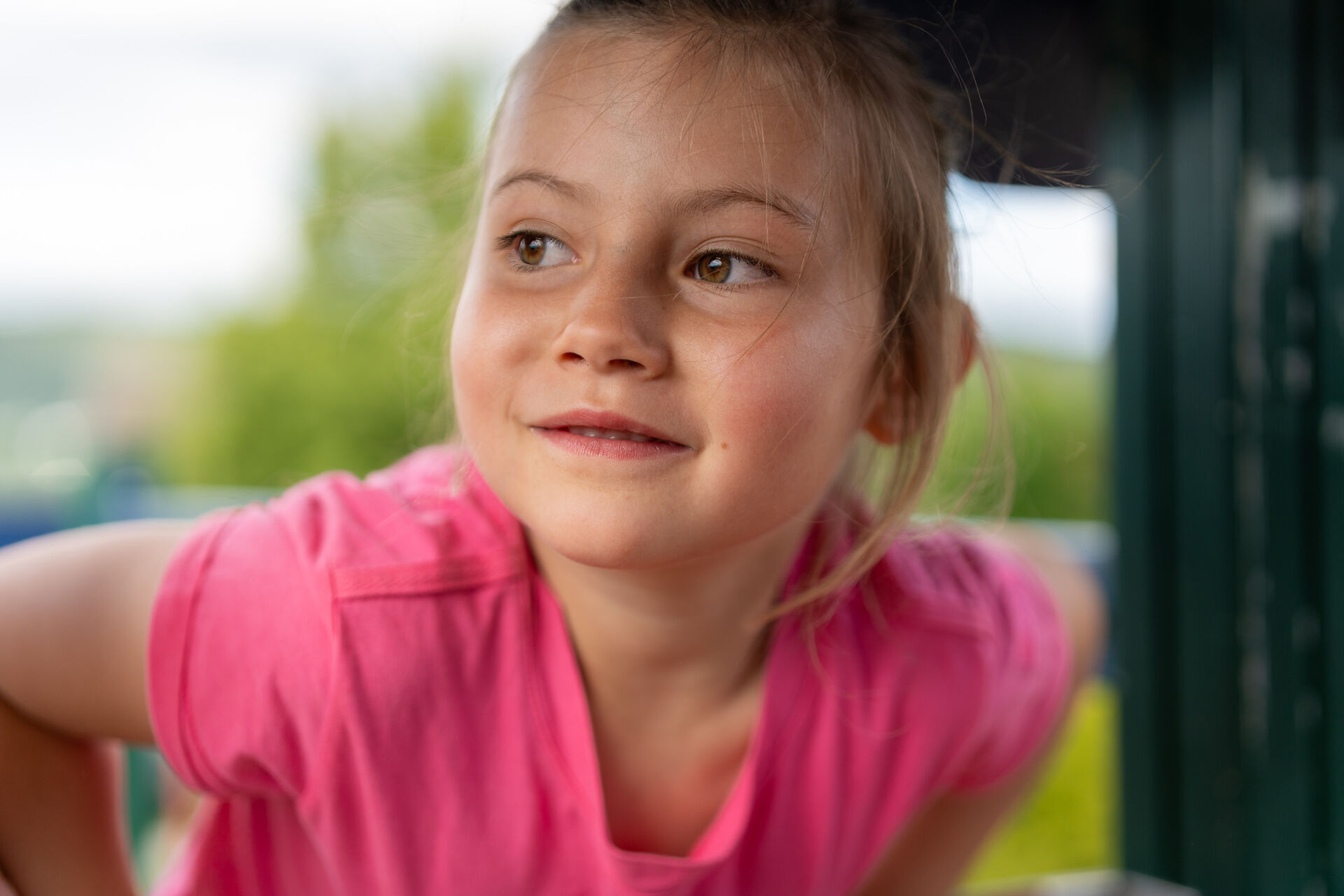 Nærbilde av  Erika som smiler.