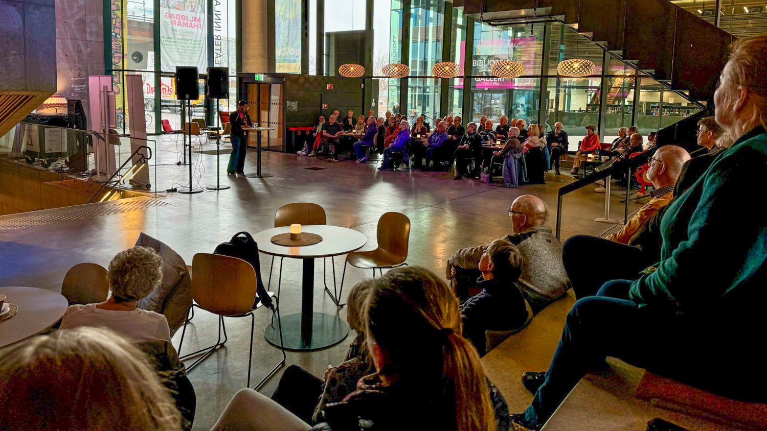 publikum på Vettug viten i Hamar kulturhus