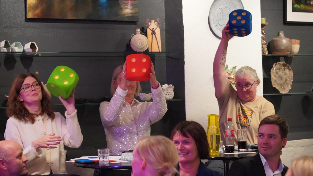 Dommere viser terningkast
