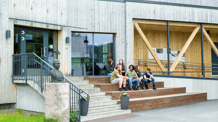 Studenter på studiested Evenstad (Foto: Elen Sonja Kloumann/HINN)