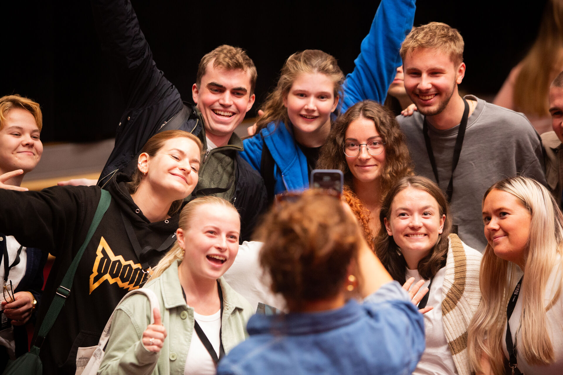 TV-skolestudenter poserer for Else Kåss Furuseth