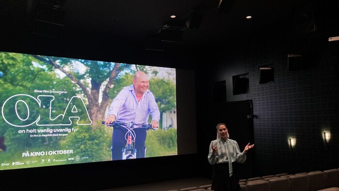 Bilde av Ragnhild Nøst Bergem i Lillehammer kino når hun presenterer sin nye film Ola - en vanlig uvanlig fyr. 
