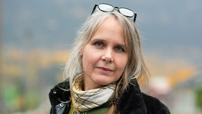 Portrett av Kristin Ann Skaret i høstfarger