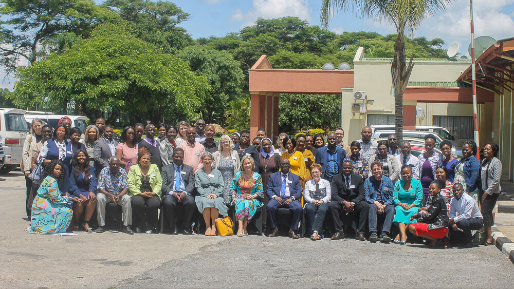 Gruppebilde av deltakere på en konferanse i Lusaka i Zambia.