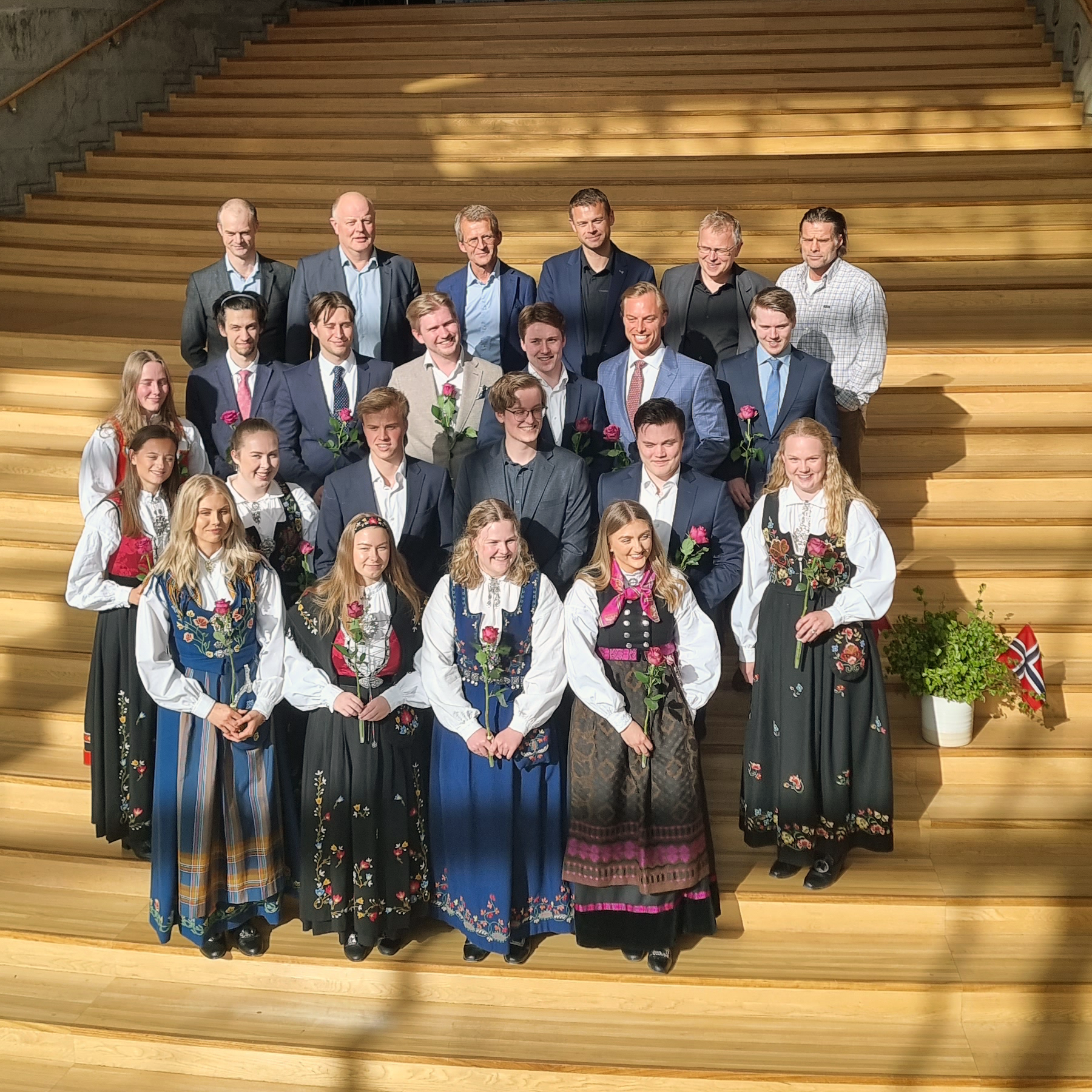 Bilde av studenter og ansatte i Hollywood-tappen i Lillehammer