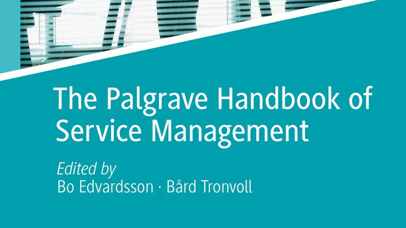  En del av bokcoveret som viser til boksen tittel "The Palgrave Handbook of Service Management" og forfattere Bo Edvardsson og Bård Tronvoll.