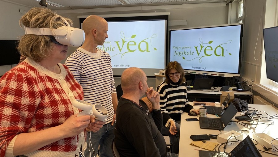 Student bruker VR briller
