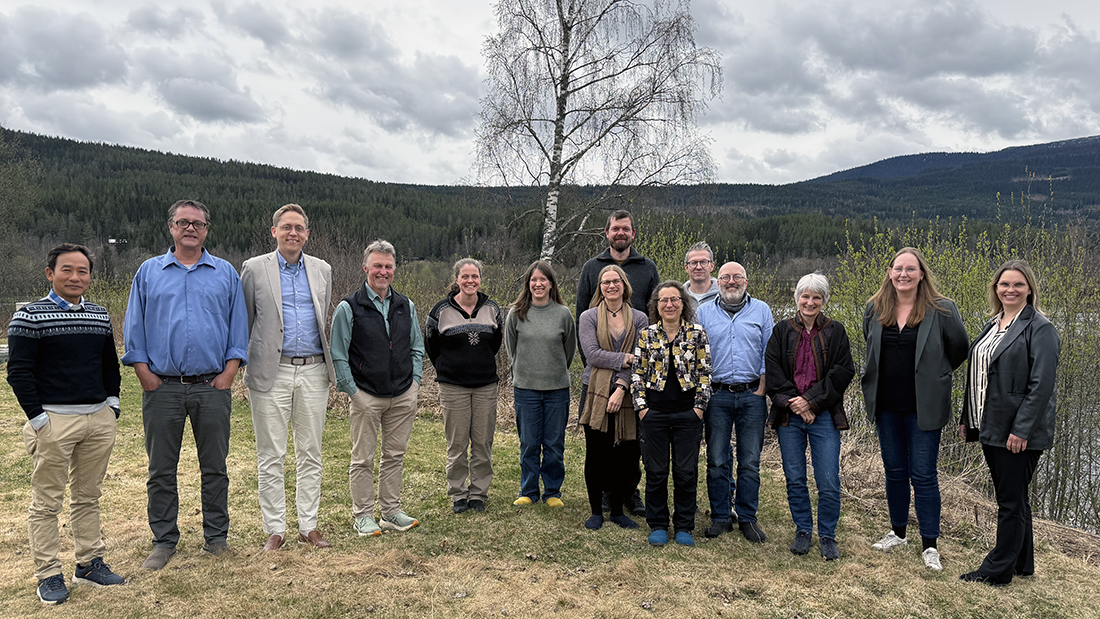 Mennesker som besøkte Evenstad 22. april. 